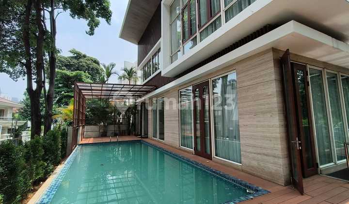 Rumah Hunian Elit di Daerah Simprug, Jakarta Selatan Rumah Hunian Elit di Daerah Simprug, Jakarta Selatan
