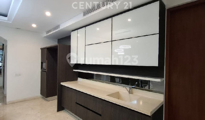 For Sale 2-Story House with SHM in Mega Kuningan Area, South Jakarta For Sale 2-Story House with SHM in Mega Kuningan Area, South Jakarta