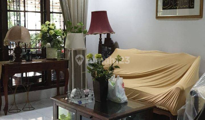 ruang tamu jual rumah di cinere estate