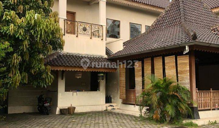 Solo,dekat Psr.Kliwon,rumah besar,bagus sekali 2