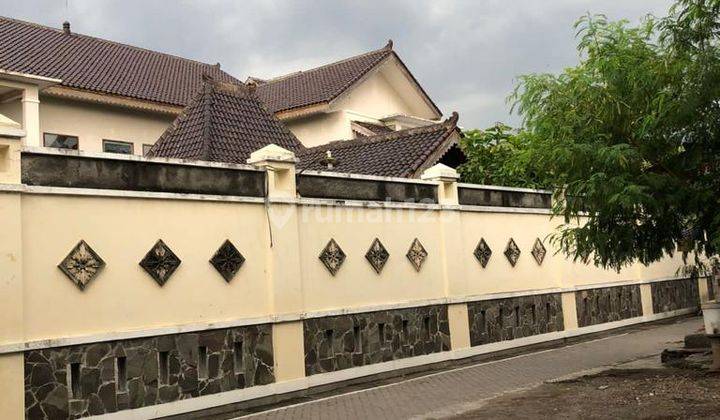 Ndalem  besar,sangat bagus,terawat Solo,dekat Psr.Kliwon 3