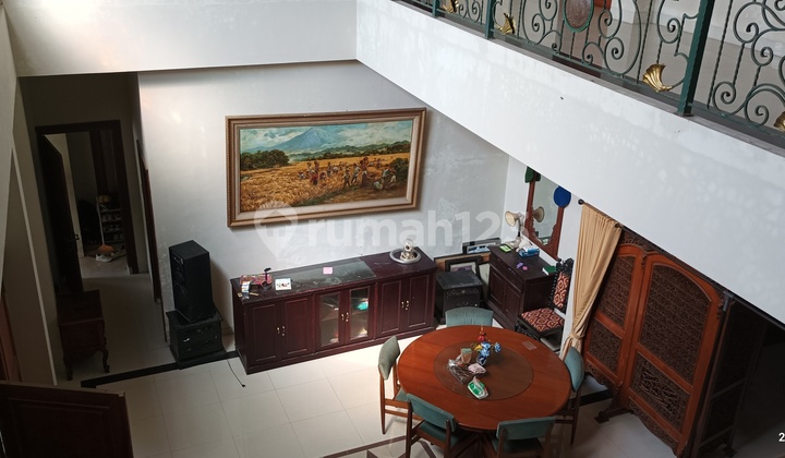Ndalem  besar,sangat bagus,terawat Solo,dekat Psr.Kliwon 5