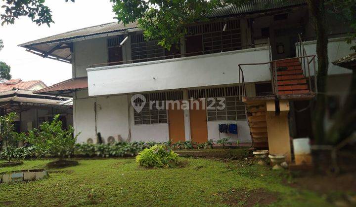 Rumah kos kampus  UI dengan halaman yg sangat luas 2