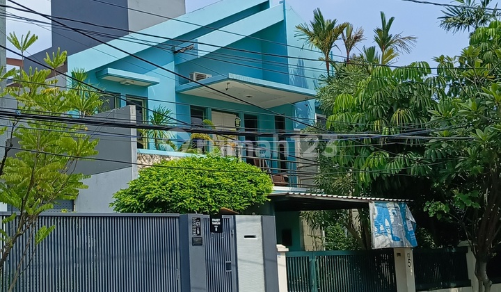 Taman Aries Meruya)Rumah Besar Huni