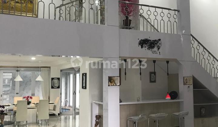 For Sale 3-Story Corner House with Swimming Pool Beverly Golf Lippo Karawaci 2