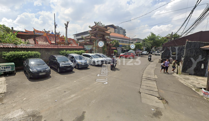 For Rent: Square Plot of Land Suitable for Padel in Kebayoran Lama. For Rent: Square Plot of Land Suitable for Padel in Kebayoran Lama.