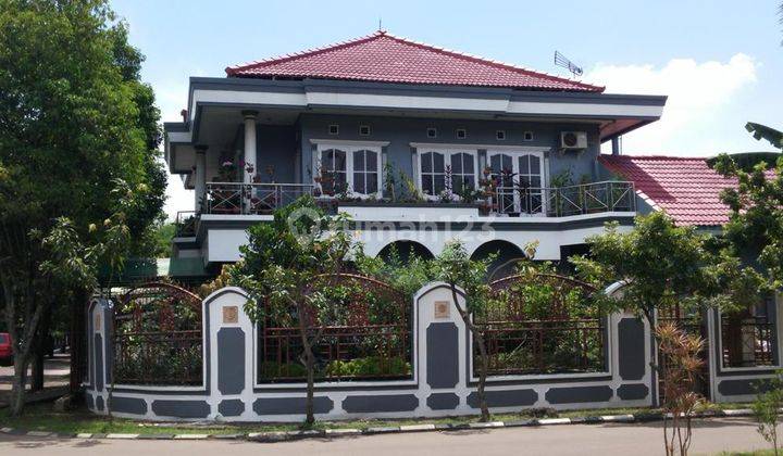 Rumah Hoek Hadap Taman Furnished Kawasan Kencana Loka BSD 1