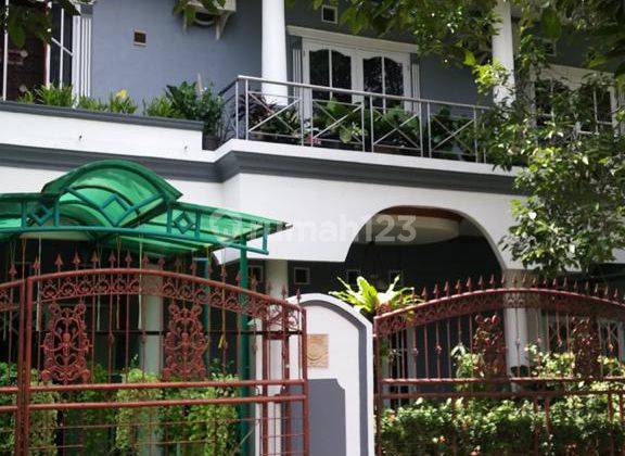 Rumah Hoek Hadap Taman Furnished Kawasan Kencana Loka BSD 2