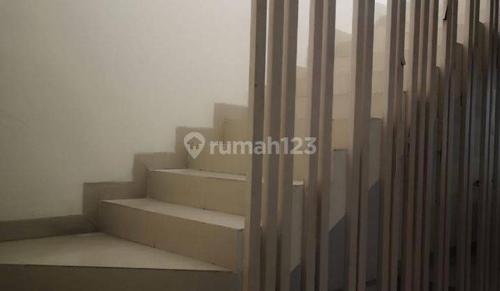 Jual Cepat Harga Murah Rumah Hook Tanah Luas Dengan Kolam Renang  2