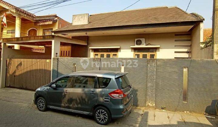 Jual Cepat Rumah Modern Terawat Halaman Luas Cipadu Tangerang 1