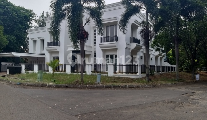 Corner House on Large Land Suitable for Office in Giri Loka BSD Area Corner House on Large Land Suitable for Office in Giri Loka BSD Area