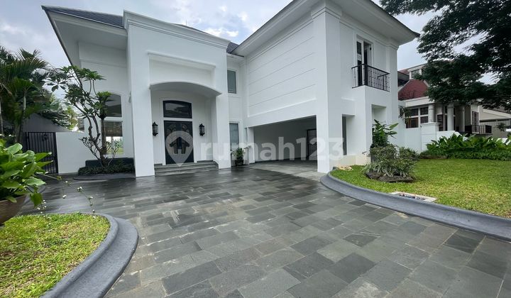 Modern American Classic Golf View House, Lippo Karawaci Golf Estate