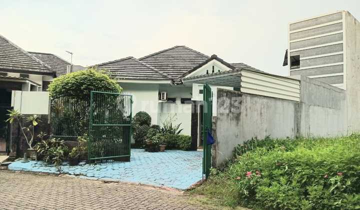 Rumah 1 Lantai Posisi Depan Taman Kawasan Strategis Kencana Loka
