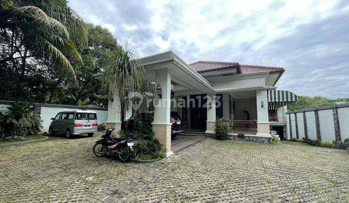 Rumah Mewah Gaya Villa Pemandangan Asri Bambu Apus Jakarta Timur 2