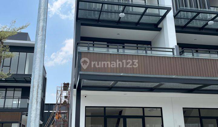 Ruko Posisi Terbaik Hook Samping Plaza Hampton Avenue Boulevard 1