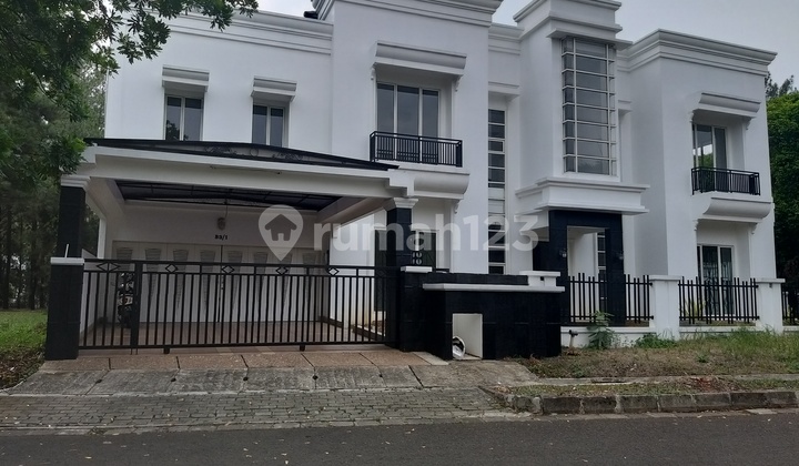 Corner House on Large Land Suitable for Office in Giri Loka BSD Area Corner House on Large Land Suitable for Office in Giri Loka BSD Area