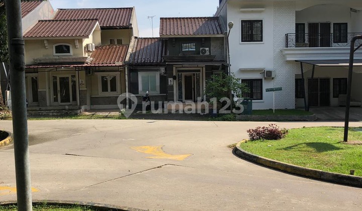 Depan Taman Rumah Di Lippo Cikarang View Bagus 1