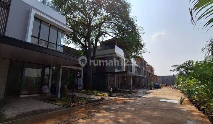 Rumah modern di area lebak bulus dengan one gate sistem dengan  2