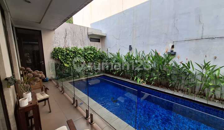 Rumah Modern Lingkungan Resort Di Jakarta Selatan