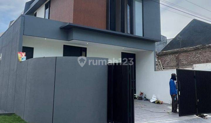 Rumah 2 Lantai Baru Semi Furnished di Babatan Pantai Siap Huni 1