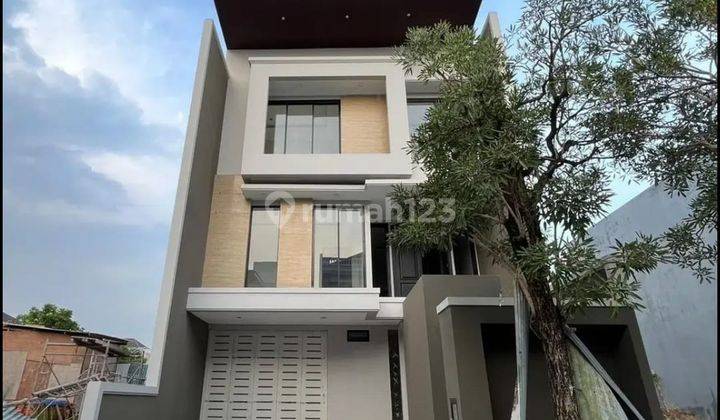 Rumah Minimalis 3 Lantai Baru HGB di Pakuwon Indah Granada 1