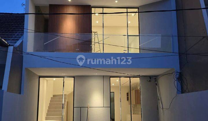 Rumah 2 Lantai Baru Minimalis Semi Furnished di Babatan Pantai 1