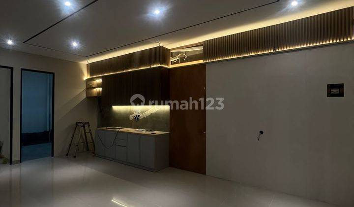 Rumah 2 Lantai Baru Minimalis Semi Furnished di Babatan Pantai 2