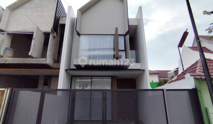 Rumah 2 Lantai Baru Furnished SHM di Mojoklanggru Siap Huni 1