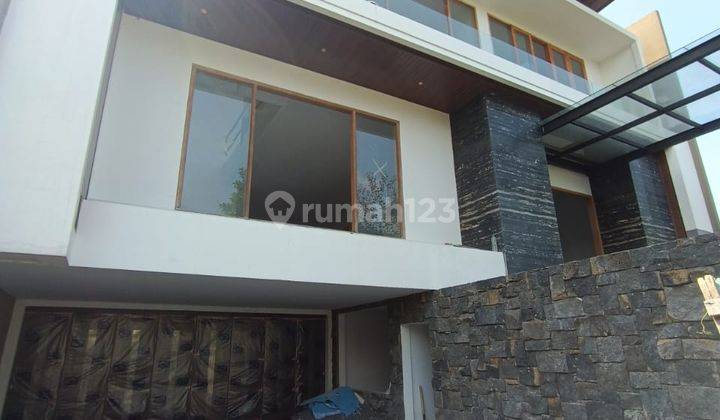 Rumah 3 Lantai Baru Minimalis Split Level HGB di Graha Famili 2