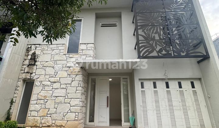 Rumah 2 Lantai Baru Minimalis di Pakuwon Indah Siap Huni