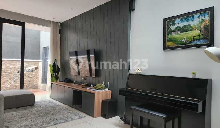 Rumah 2 Lantai Bagus Furnished SHM di Citraland Crystal Golf 2