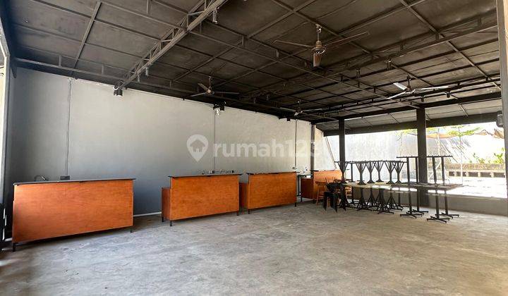 Rumah Usaha Komersil Bagus Furnished SHM di Raya Rungkut  2