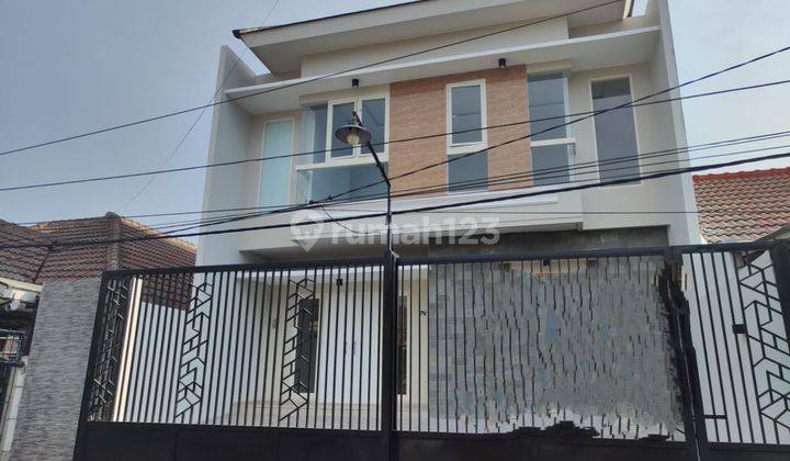 Rumah 2 Lantai Baru SHM di Sutorejo Prima Siap Huni  1