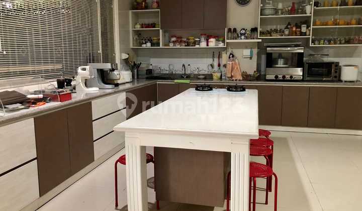 Rumah 2 Lantai Bagus SHM di Graha Famili Siap Huni 2