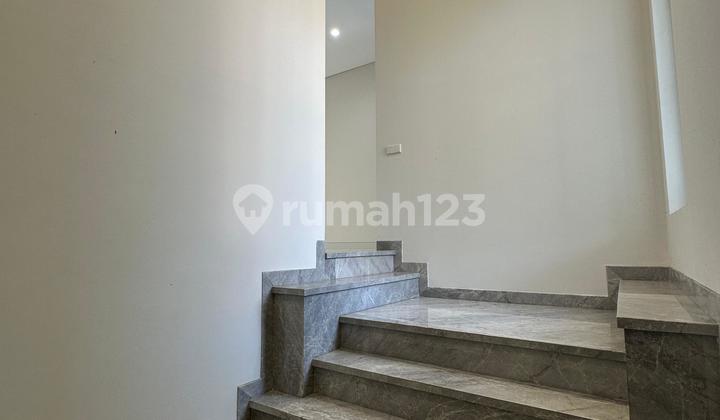 Rumah 3 Lantai Baru American Minimalis di Graha Famili 2