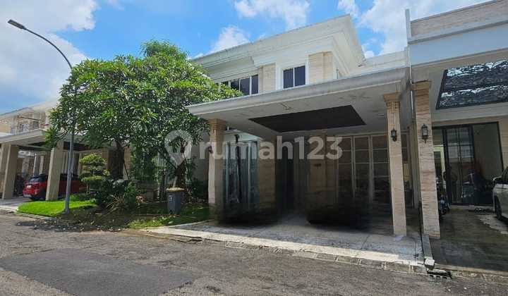 Rumah 2 Lantai Bagus Semi Furnish di Pakuwon Indah Lariz Ville