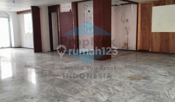 Nice 3-Story Building and Ruko with HGB on Basuki Rachmat Street