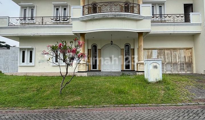 Rumah 2 Lantai Bagus SHM di Pakuwon Indah Siap Huni