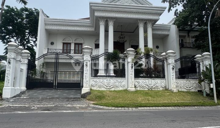 Nice Classic 2-Story House in Citraland Raya Golf Hill