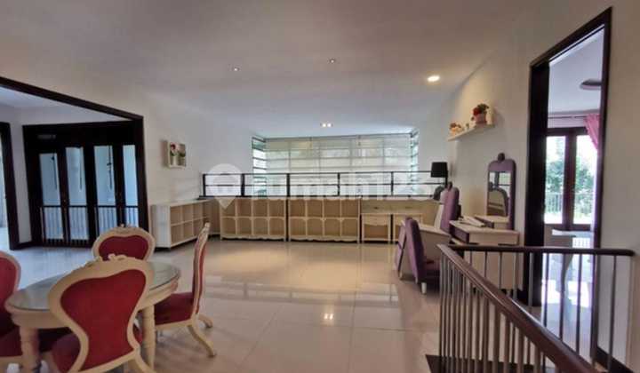 Rumah Tropical Modern Bagus Furnished HGB di Graha Famili 2