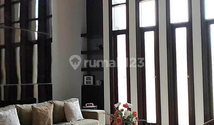 Rumah 2 Lantai Bagus Furnished SHM di Graha Famili Siap Huni