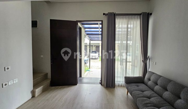 Rumah 2 Lantai Bagus Furnished di Citraland North West Park 2