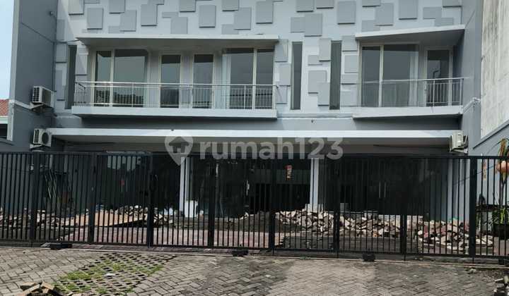 Gedung 2 Lantai di Citraland Strategis Cocok untuk Segala Usaha