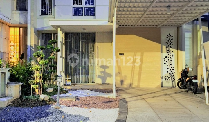 Rumah 2 Lantai Furnished di Pakuwon Indah Villa Bukit Regency
