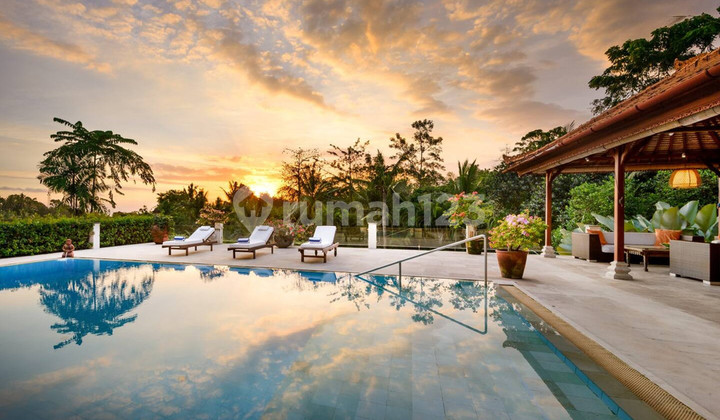 Leasehold - A Grand 7-Bedroom Luxury Retreat Surrounded by Nature in Balian Beach, Bali