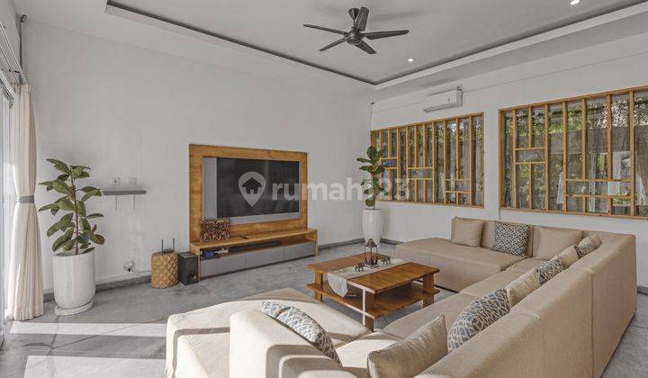 Leasehold - Stunning 5-Bedroom Luxury Villa with Ocean View in Canggu, Bali 2