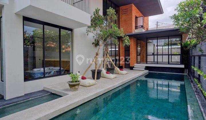 Leasehold -Stylish 3-Floor Villa in Kerobokan- Ideal for Living or Investment 1