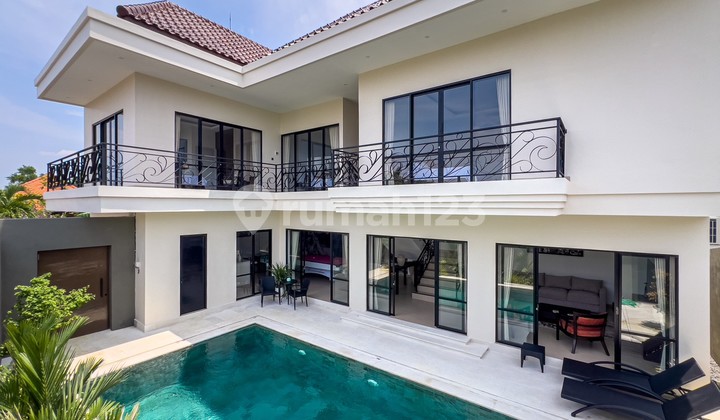 Tahunan Sewa - Villa Modern Disewakan di Pusat Seminyak Bali