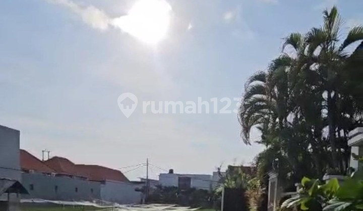 Freehold - Prime 300 sqm Residential Land with Rice Field View, Walking Distance to the Beach in Canggu, Bali Freehold - Prime 300 sqm Residential Land with Rice Field View, Walking Distance to the Beach in Canggu, Bali