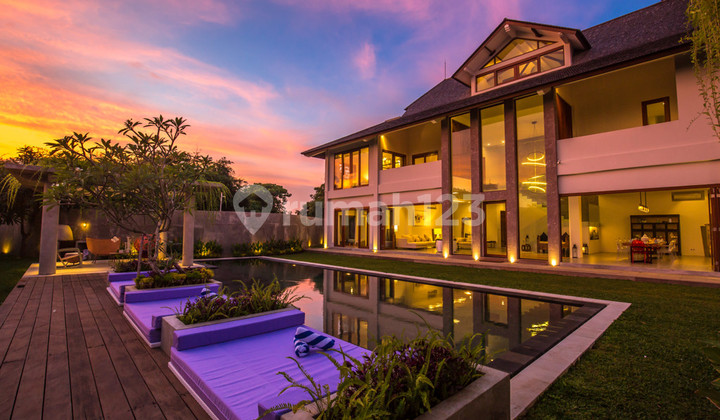 Freehold - Oceanfront Luxury Villa with Breathtaking Mountain & Ricefield Views, Minutes from Sanur, Bali